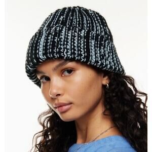 NWT Aritzia Sunday Best Memphis Beanie Women's OSFM Ribbed Cozycore Outdoor